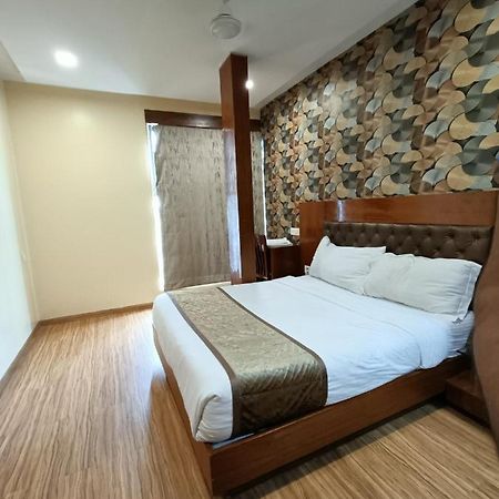 מומביי Hotel A Suites מראה חיצוני תמונה