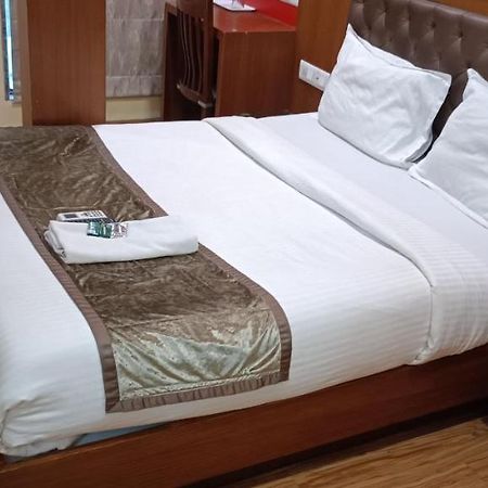 מומביי Hotel A Suites מראה חיצוני תמונה